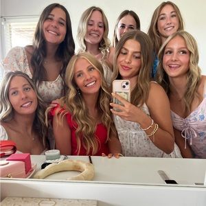 Meet your Posher, Abigail